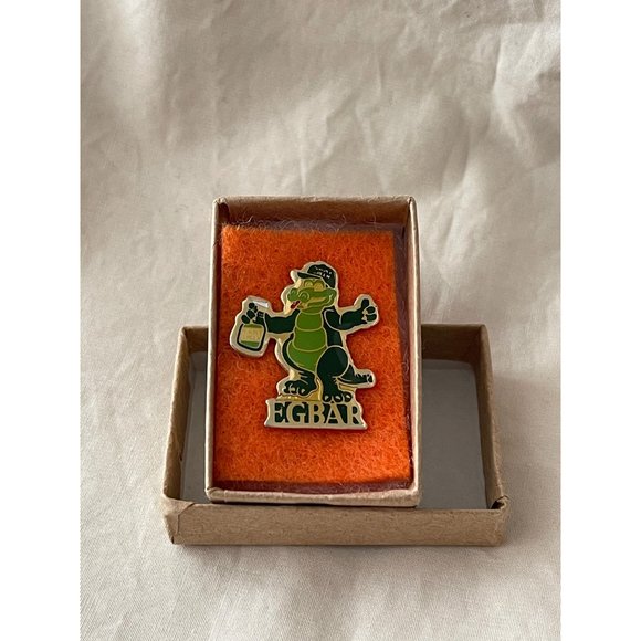 Vintage/Antique "Egbar" The Alligator Resin Epoxy Lapel Pin - Picture 2 of 10